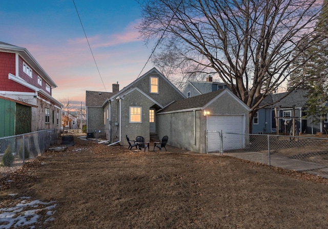 view of front of property with a lawn