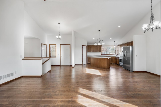 kitchen with stainless steel appliances, decorative light fixtures, and a notable chandelier