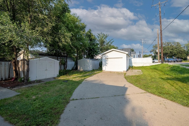 view of yard with a shed