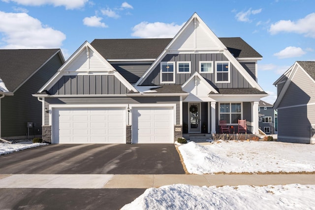 view of front facade featuring a garage