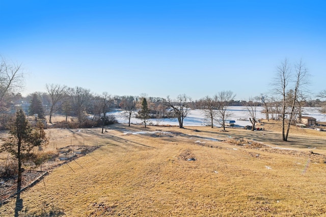 view of yard featuring a water view