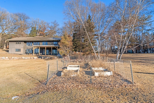 view of front of property with a front yard