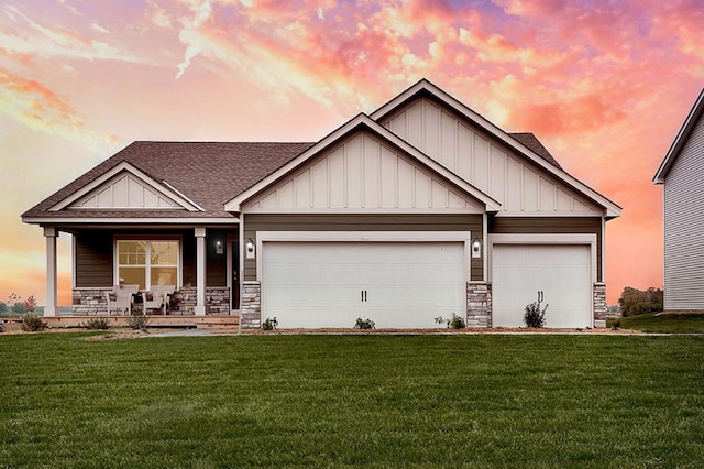 craftsman-style home featuring a porch and a lawn