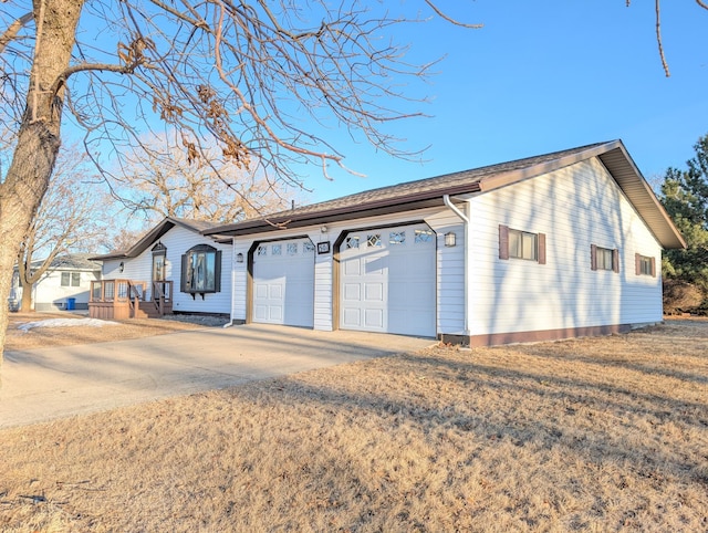 single story home featuring a garage and a front lawn