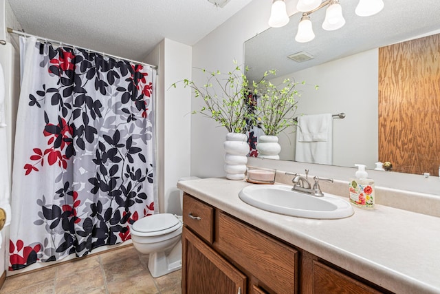 bathroom featuring a shower with curtain, vanity, a textured ceiling, and toilet