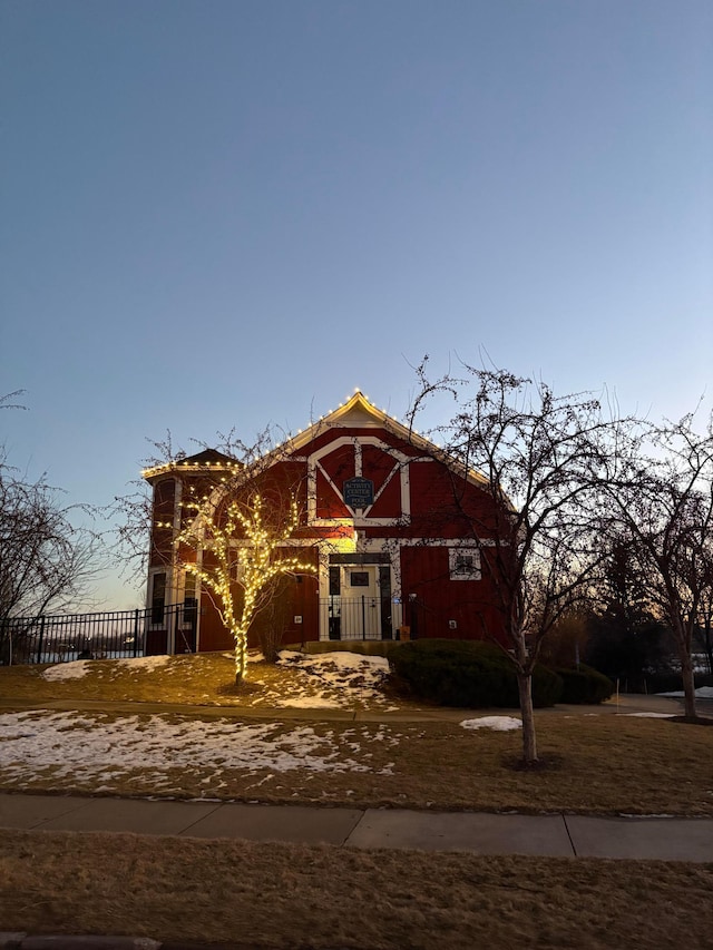 view of front of property