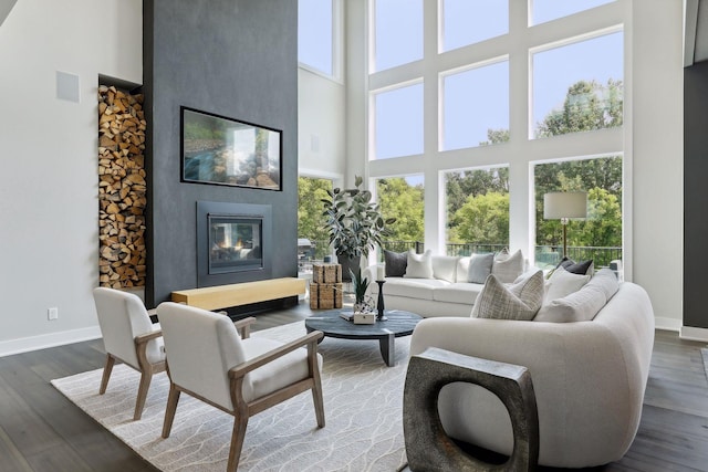 9533 Otchipwe Ave N, Stillwater, MN 55082 - living room with a large fireplace, a wealth of natural light, and a towering ceiling