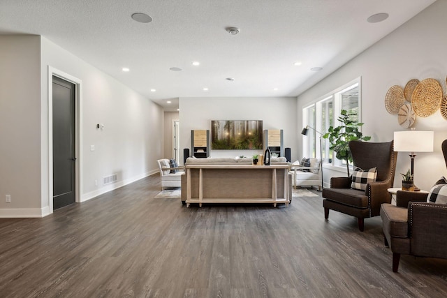 9533 Otchipwe Ave N, Stillwater, MN 55082 - living room featuring visible vents, dark wood-style flooring, and baseboards