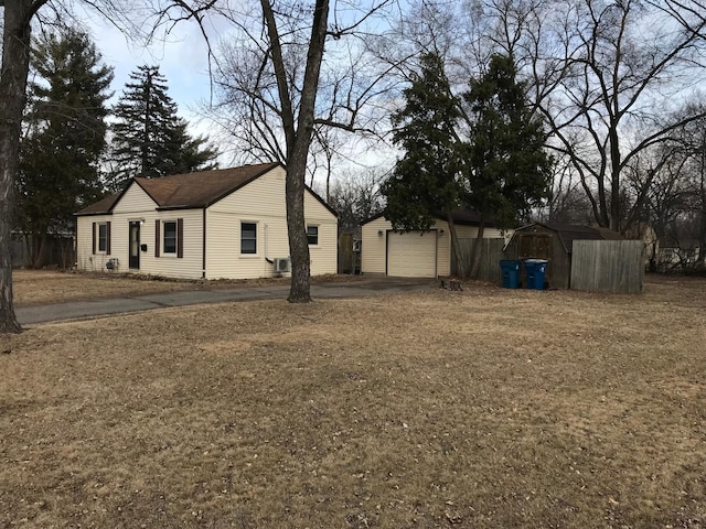 view of yard featuring an outbuilding and a garage