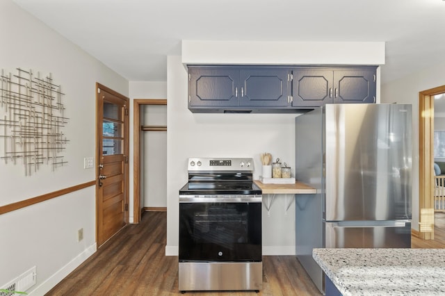 kitchen featuring dark wood-type flooring, stainless steel appliances, and gray cabinets