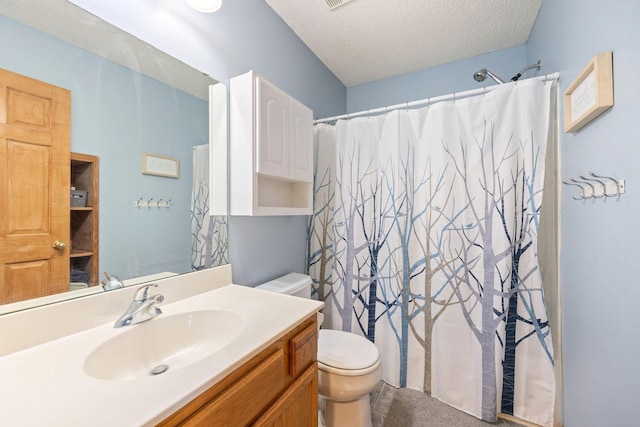 full bathroom featuring vanity, curtained shower, toilet, and a textured ceiling