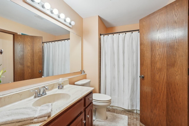 bathroom with toilet, vanity, and a shower with curtain