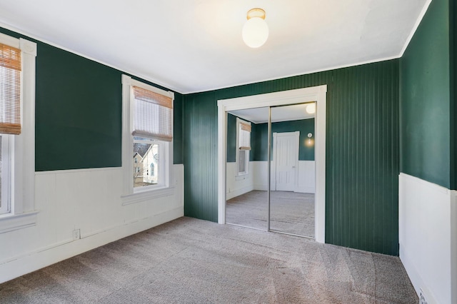 unfurnished bedroom featuring carpet flooring and a closet