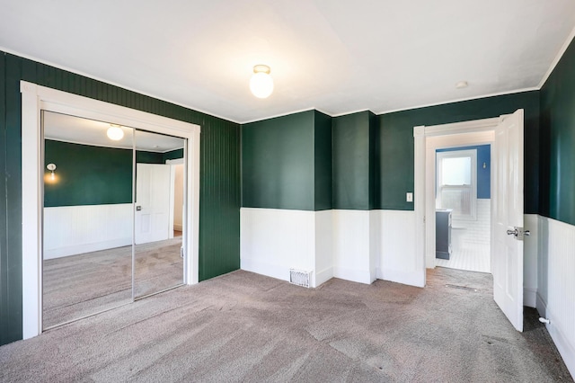 unfurnished bedroom featuring carpet flooring