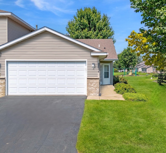 view of front of house featuring a garage and a front yard