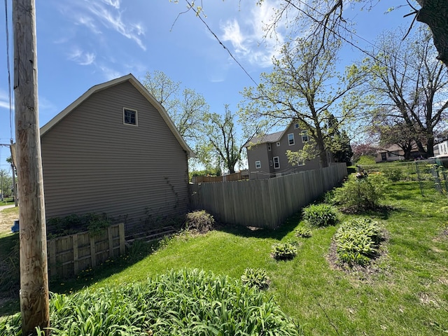 20 1st Ave NW, Plainview, MN 55964 - view of side of home with fence