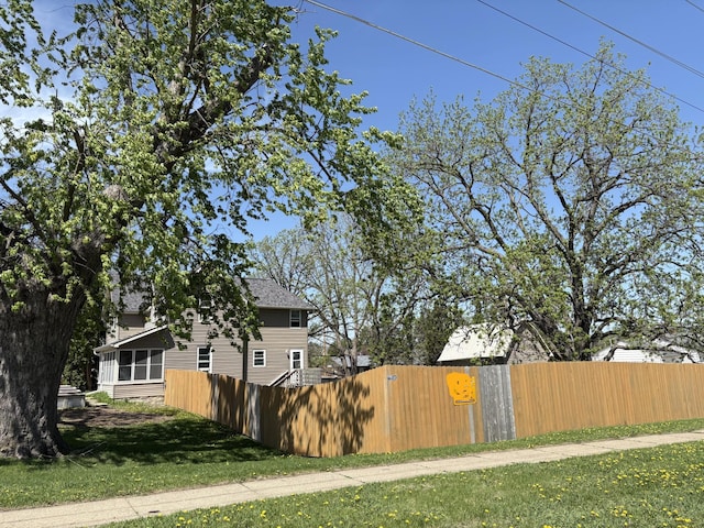 20 1st Ave NW, Plainview, MN 55964 - view of side of home with a sunroom
