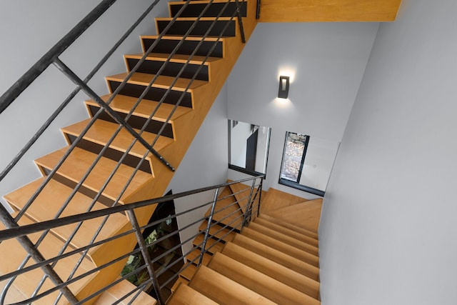 1128 Kenwood Pkwy, Minneapolis, MN 55403 - view of staircase