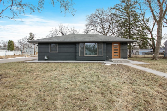 view of front of property with a front yard