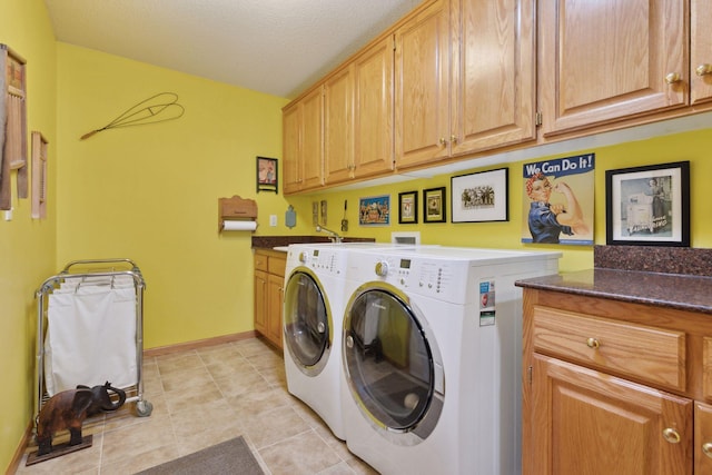 laundry room featuring light tile patterned flooring, sink, cabinets, a textured ceiling, and independent washer and dryer