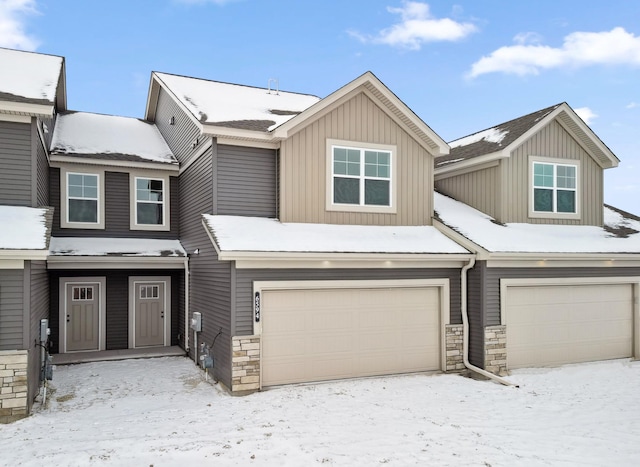 view of front facade featuring a garage