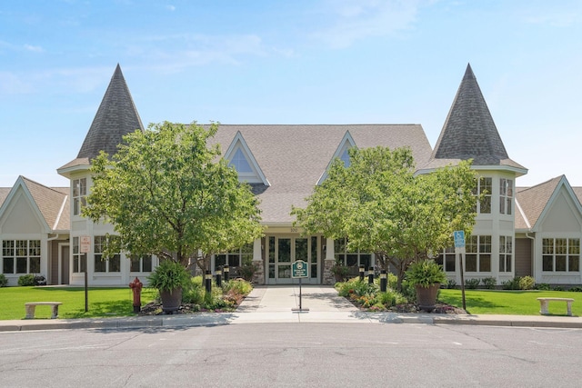 view of front of house with a front lawn