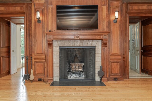 910 Folwell Dr SW, Rochester, MN 55902 - room details featuring a fireplace with flush hearth and wood finished floors