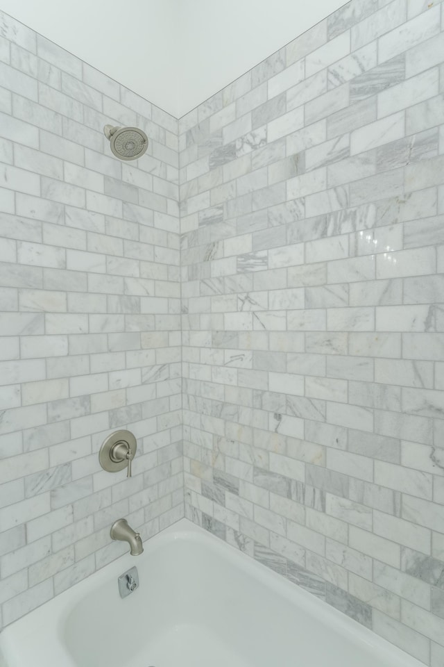 910 Folwell Dr SW, Rochester, MN 55902 - full bathroom featuring shower / washtub combination