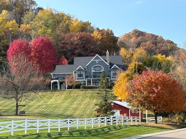 view of front facade featuring a rural view and a front yard