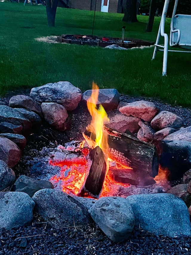 view of yard featuring an outdoor fire pit