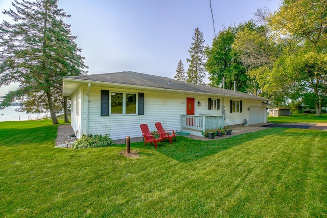 view of front of home with aphalt driveway and a front yard