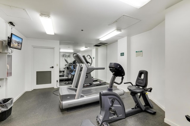 exercise room featuring visible vents and baseboards