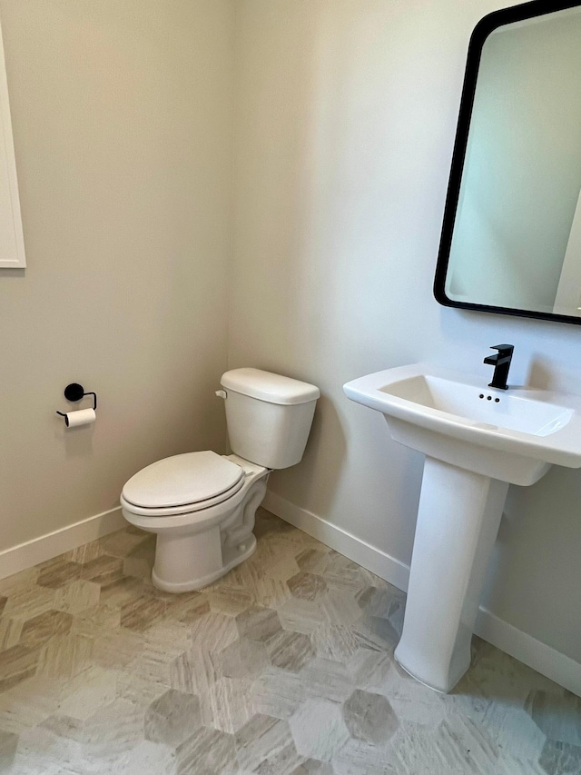 bathroom featuring toilet