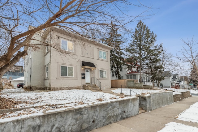 view of front of property