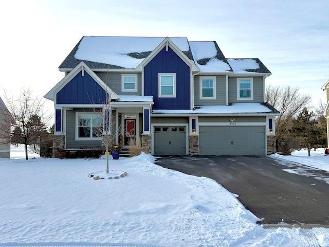 view of front facade featuring a garage