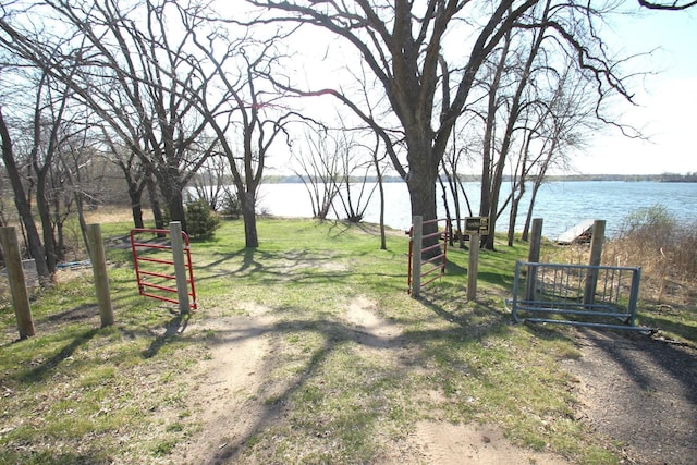 view of yard featuring a water view