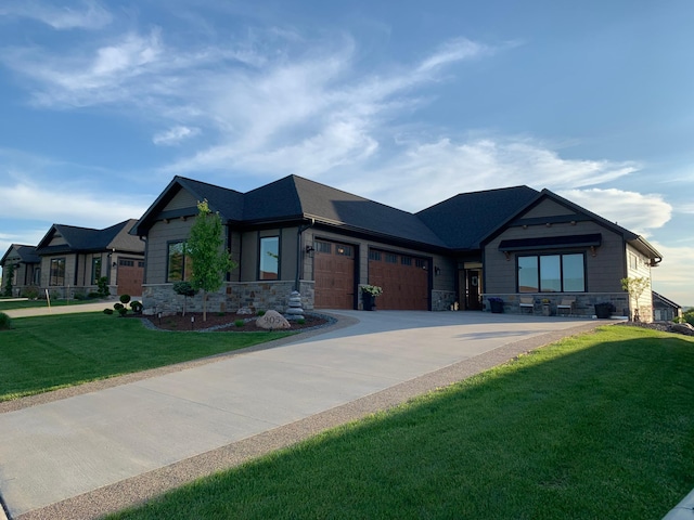 view of front facade featuring a garage and a front yard