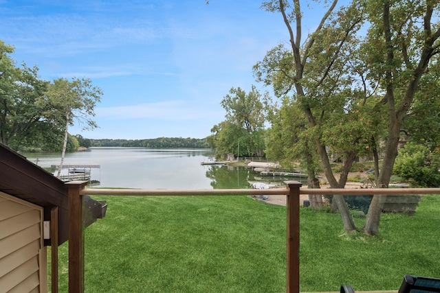 view of yard featuring a water view