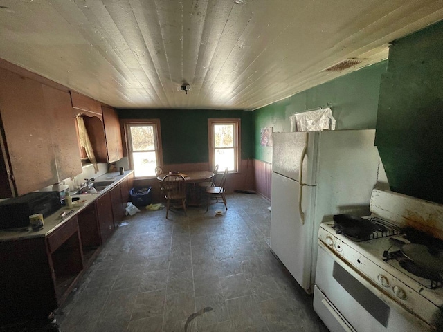 kitchen with sink, wooden ceiling, and white range with gas stovetop