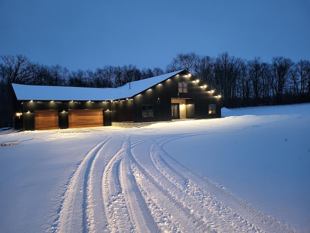 view of front of home featuring a garage