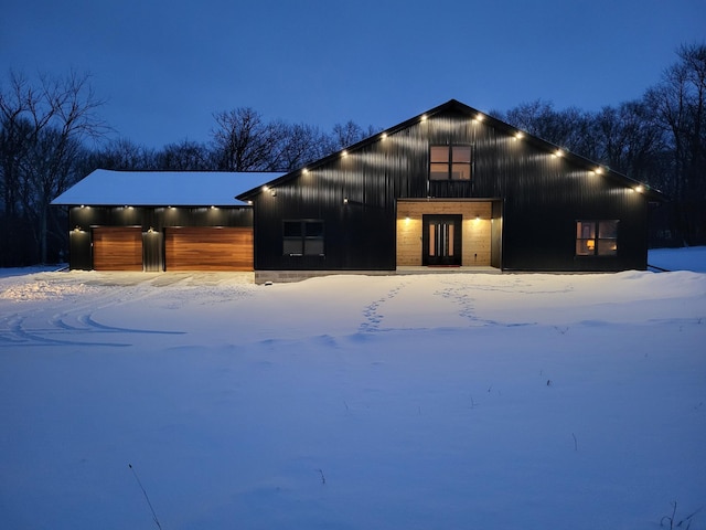 view of front of house featuring a garage