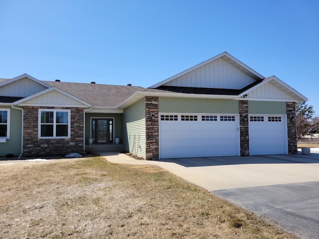 view of front of home featuring a garage and a front yard