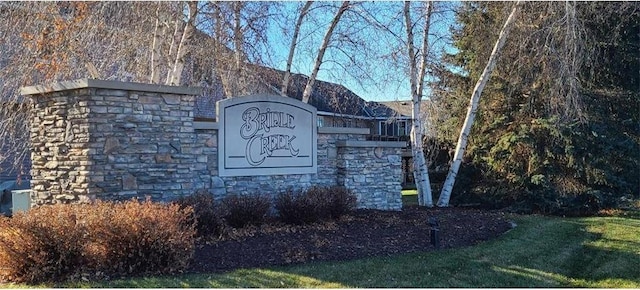 view of community / neighborhood sign