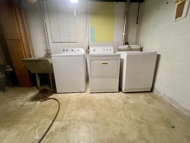 laundry area with sink and washing machine and clothes dryer