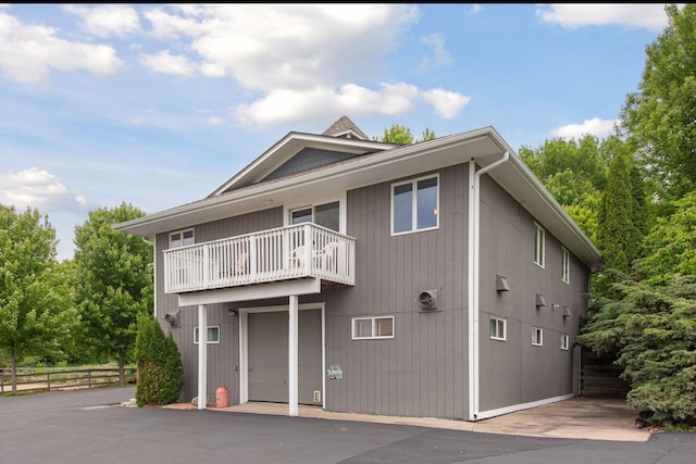 3685 Watertown Rd, Orono, MN 55359 - view of front facade with a balcony