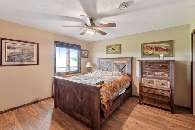 3685 Watertown Rd, Orono, MN 55359 - bedroom featuring light wood-style flooring, baseboards, a textured ceiling, and ceiling fan