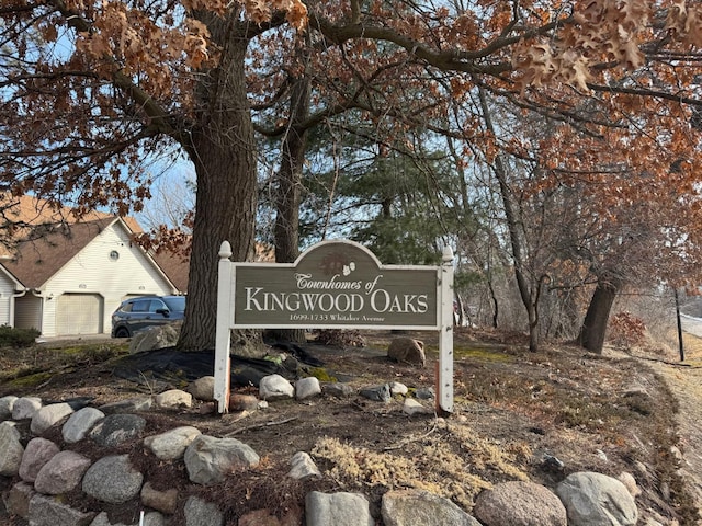 community sign featuring a garage