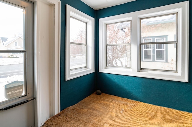 unfurnished room featuring a textured wall