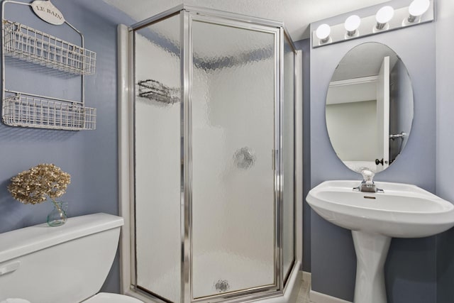 1989 Iglehart Ave, Saint Paul, MN 55104 - full bathroom featuring toilet and a stall shower
