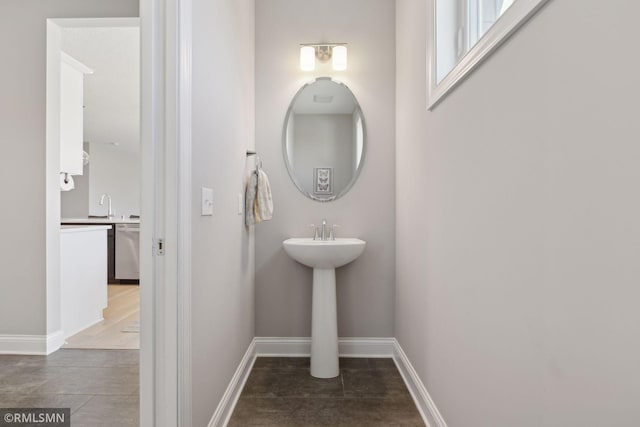 bathroom featuring a sink and baseboards